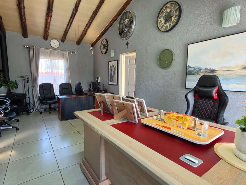 4 Bedroom House for Sale in Brackendowns - Photo 6