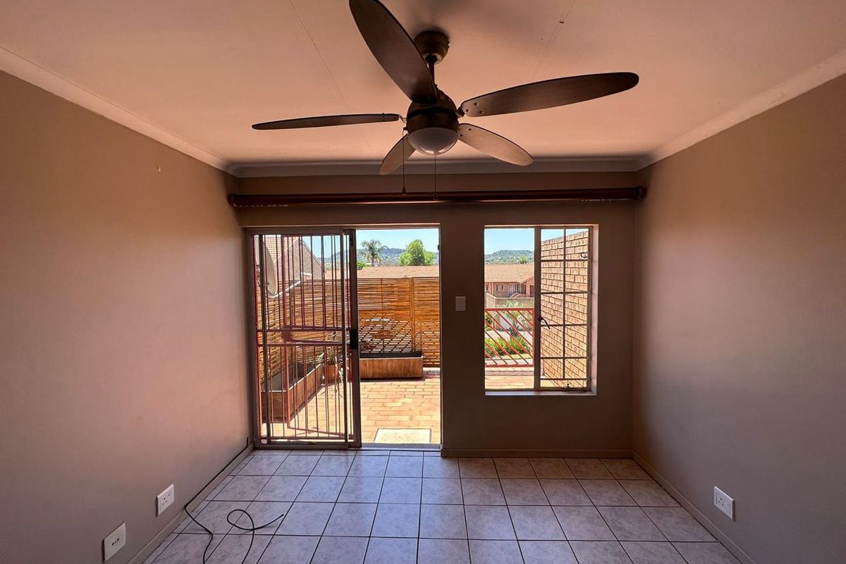 Stunning 2 Bedroom top unit in Faerie Glen for Sale - Photo 5