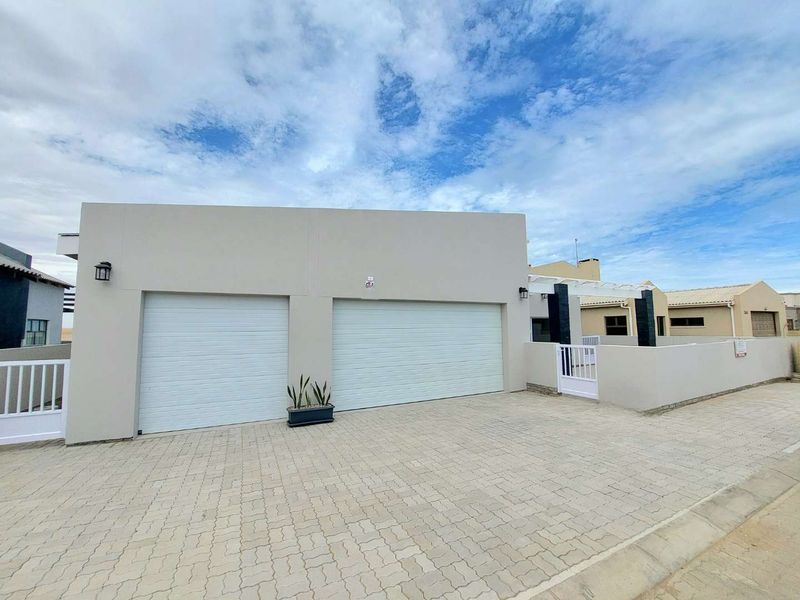 Brand New Modern 3 Bedroom Luxury House - Photo 2