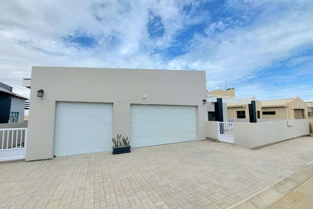 Brand New Modern 3 Bedroom Luxury House - Photo 2