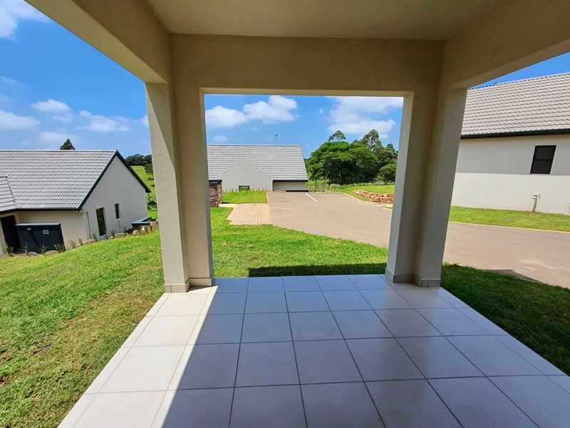 Kings Gate Estate Freestanding 3 Bed Duplex - Photo 3