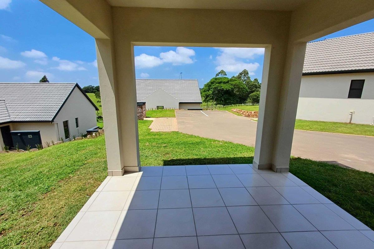 Kings Gate Estate Freestanding 3 Bed Duplex - Photo 3