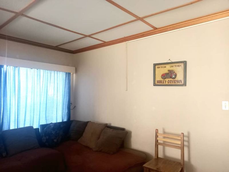 3 bedroom home with 2 single flats - Photo 6