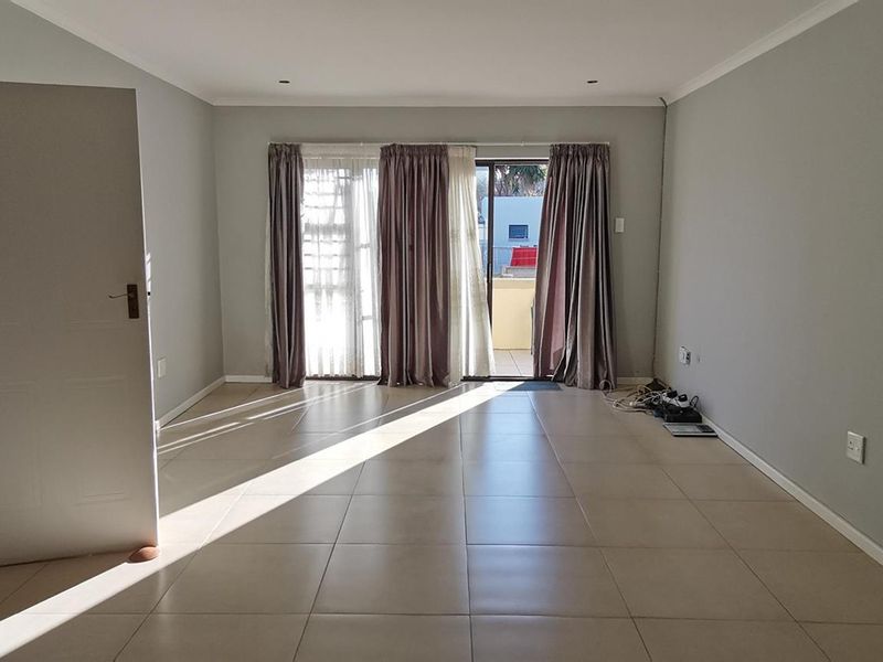 Lovely Townhouse: Secure Complex, Modern Comforts! - Photo 9