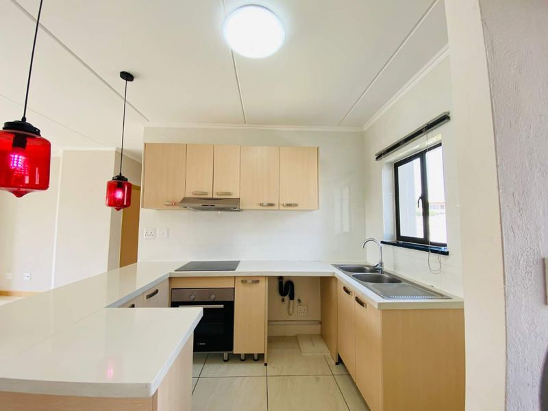 A Luxurious 2 Bed Apartment for Sale in Summerset - Photo 3