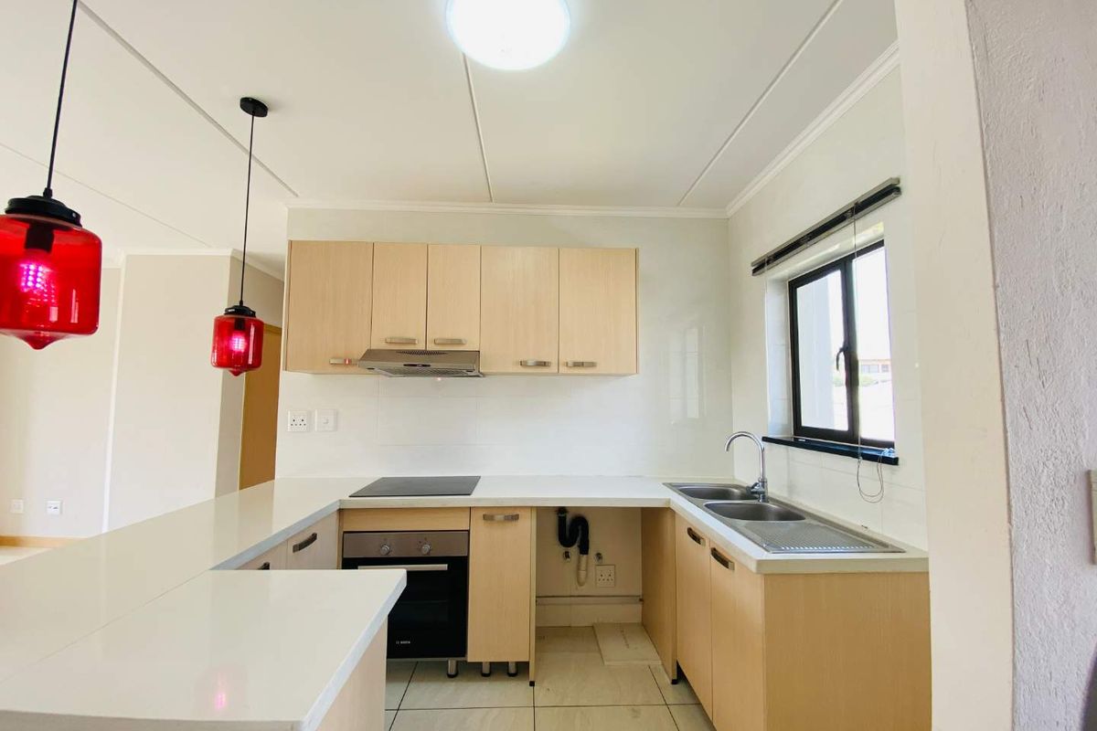 A Luxurious 2 Bed Apartment for Sale in Summerset - Photo 3