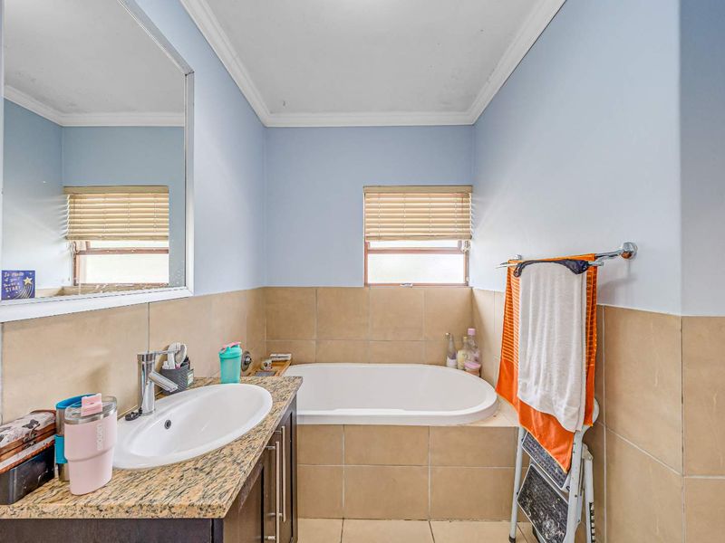 Charming Home in Secure Estate - Photo 6