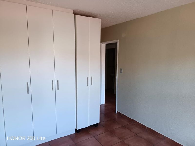 3 Bedroom, 2 Bathroom Flat with Sea Views - Photo 10