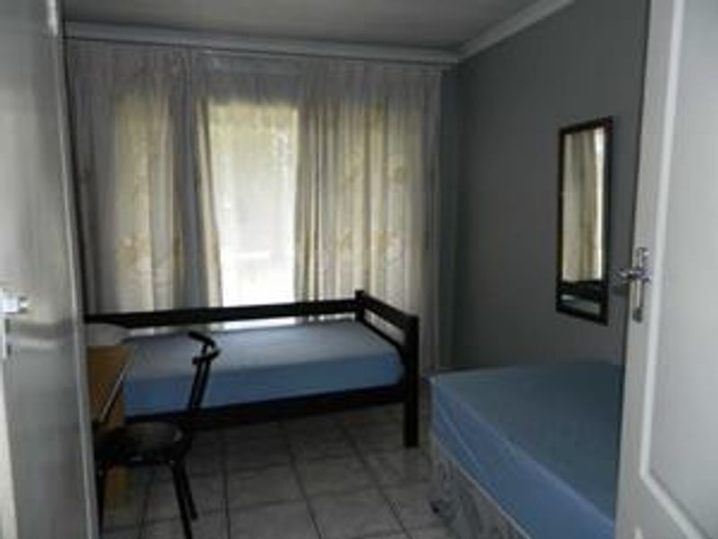 Free Standing Three Bedroom House in Albertsdal. - Photo 9