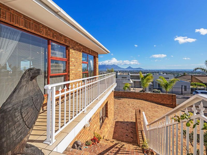 Elevated Luxury Living in Plattekloof - Photo 4