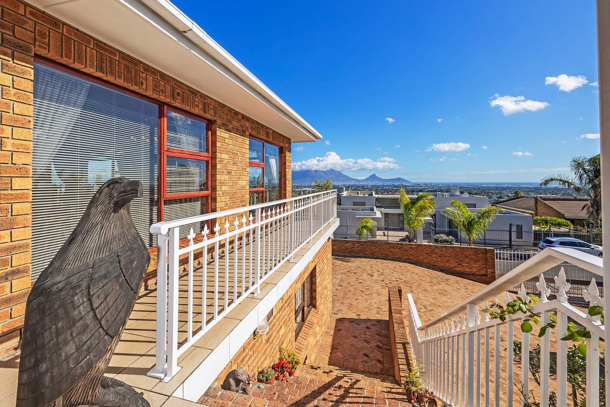 Elevated Luxury Living in Plattekloof - Photo 4