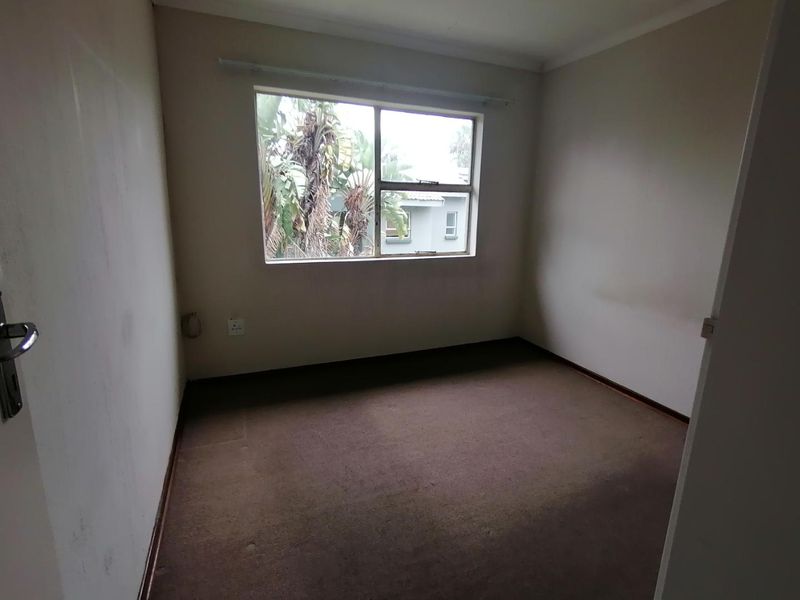 Charming 2-bedroom apartment complex in the heart of North riding. - Photo 9