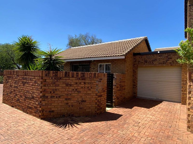 2 Bedroom Townhouse in Highveld. - Photo 2