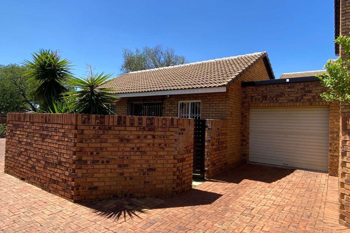 2 Bedroom Townhouse in Highveld. - Photo 2