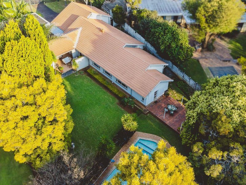 Spacious family abode in a security estate! - Photo 2