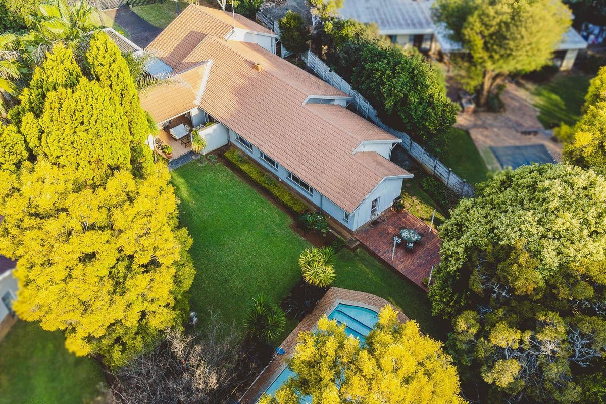 Spacious family abode in a security estate! - Photo 2