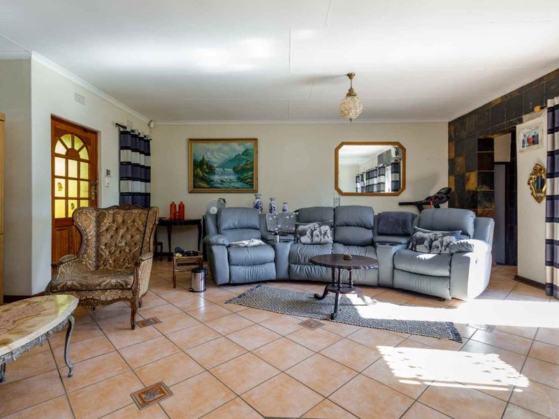 Exceptional Family Home with Outstanding Rental Potential – A Must View! - Photo 5