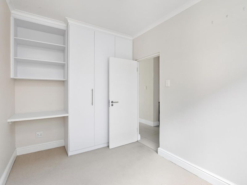 Light-Filled Flat in Sought-After Rondebosch Village - Photo 9