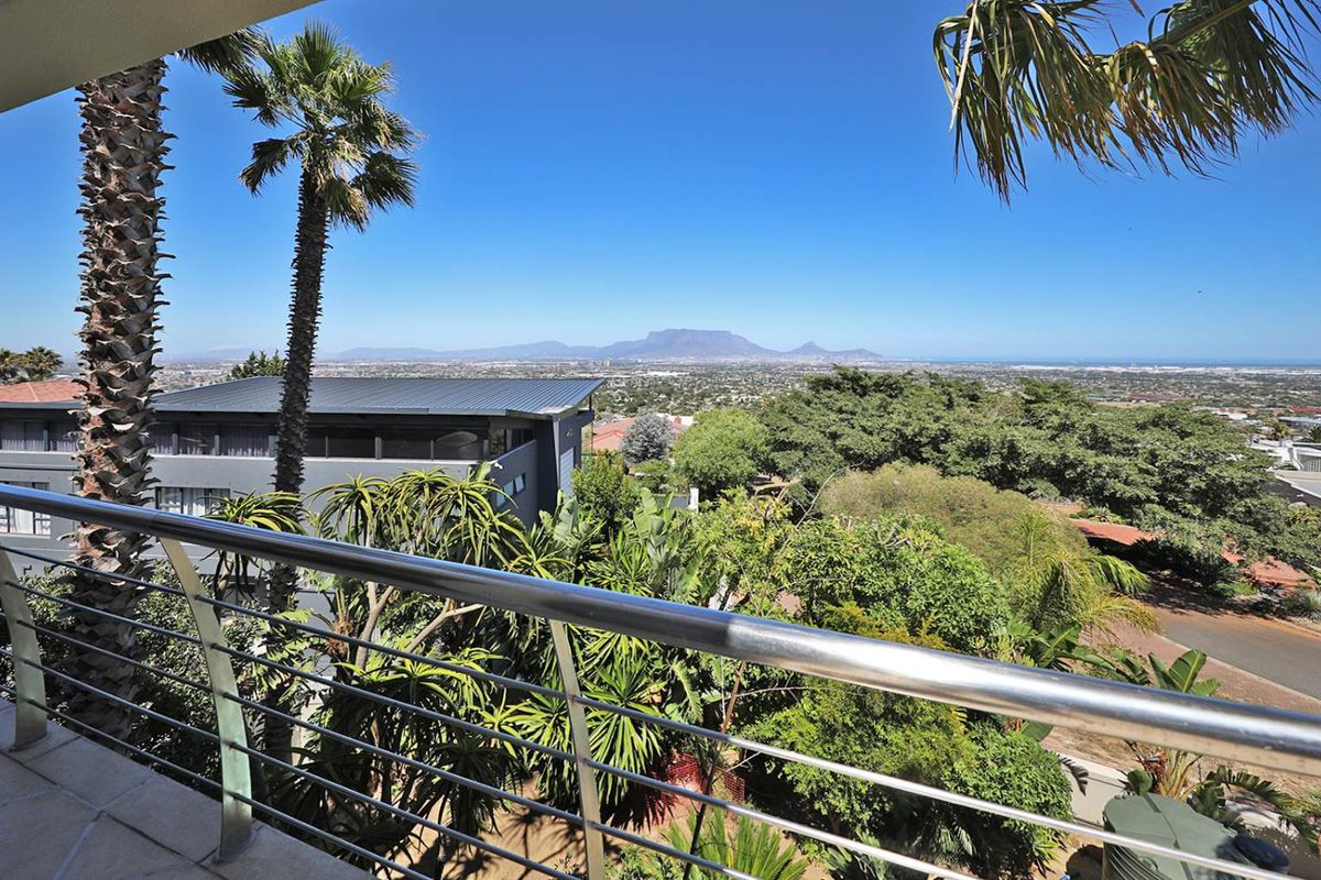 A True Masterpiece of Luxury Living in Plattekloof. - Photo 2