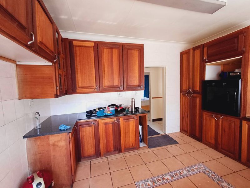 Dream Home with Granny Flat in Sought-After Farramere - Photo 7