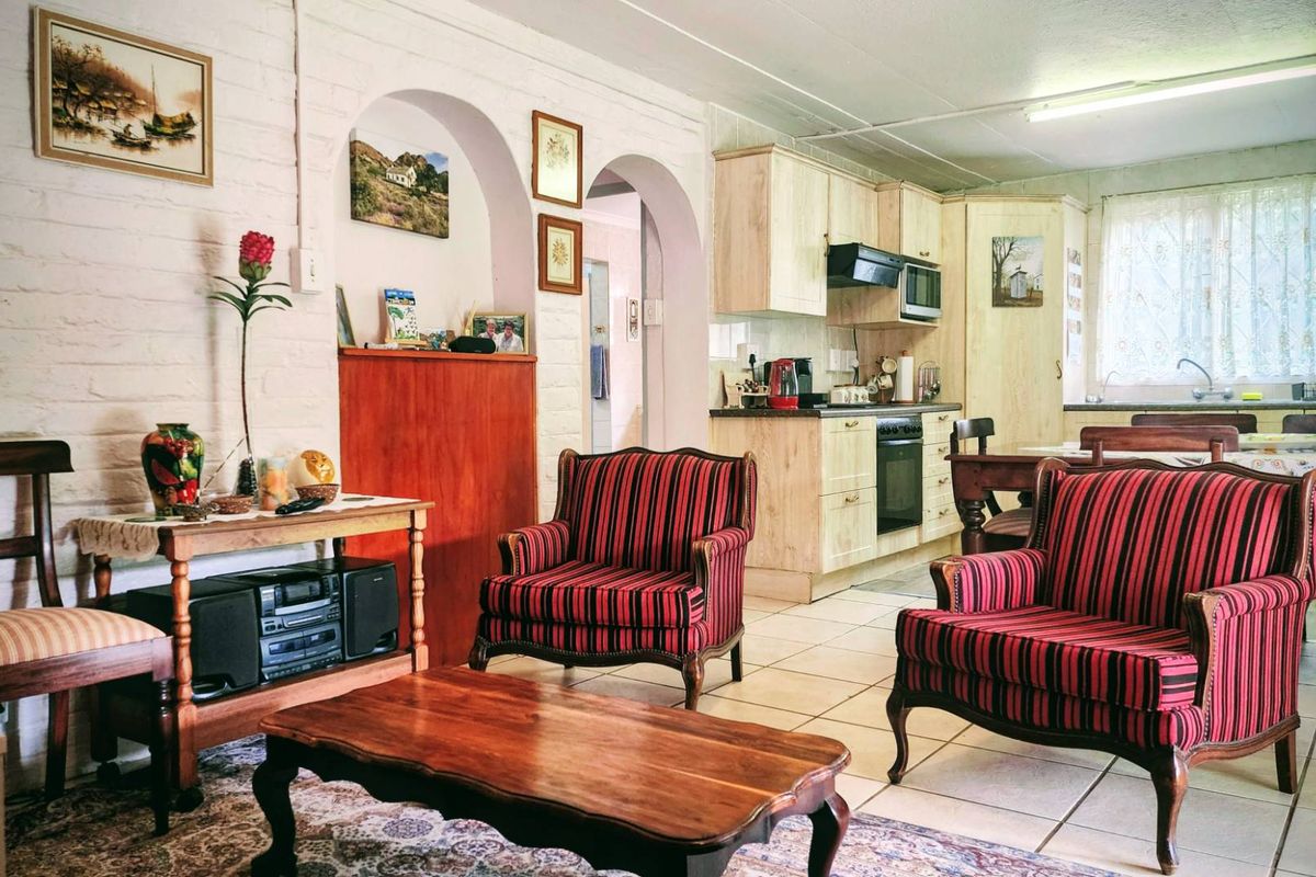 Spacious 3-Storey A-Frame Home with Multi-Unit Potential - Photo 3