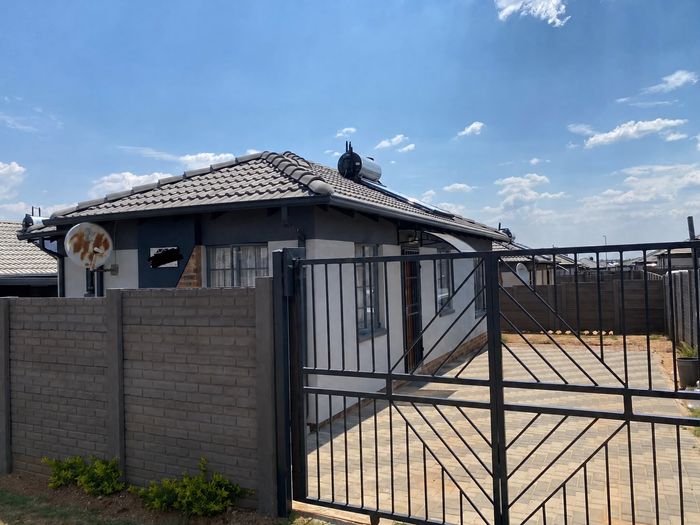 Property #2567433, House For Sale in Glenway Estate