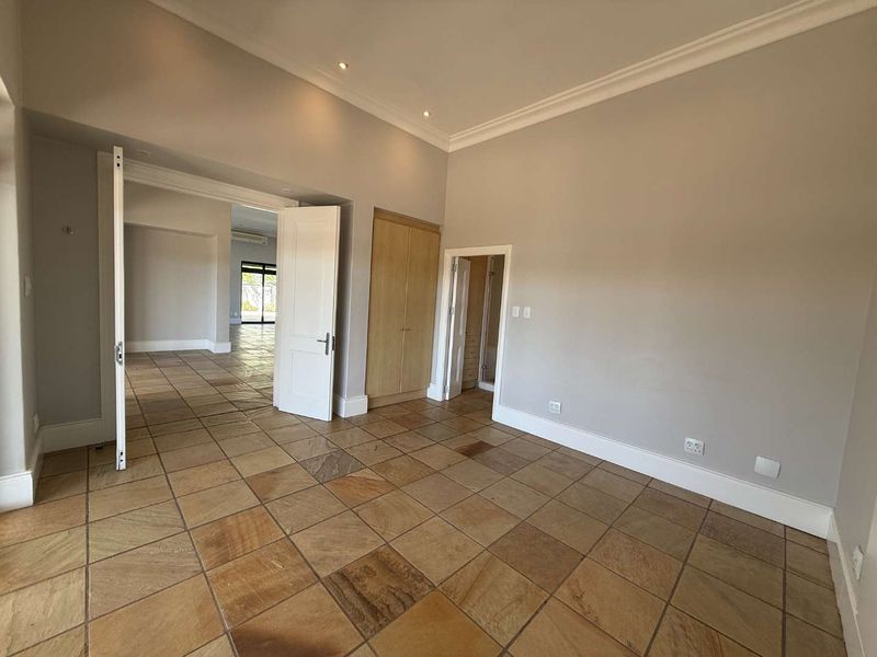 Single family home with spectacular sea views - Photo 4