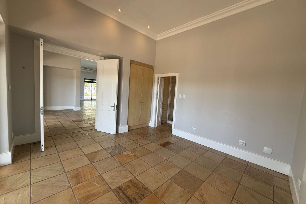 Single family home with spectacular sea views - Photo 4