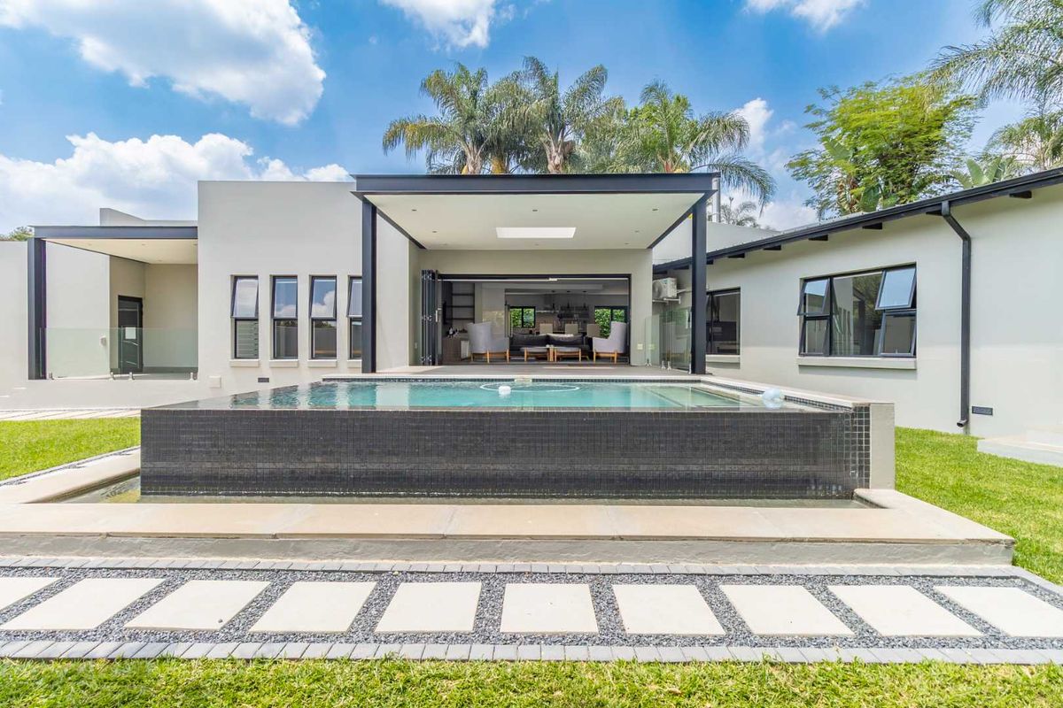 Exceptional, Immaculate, Modern Home for Sale in Hurlingham Manor - Photo 2