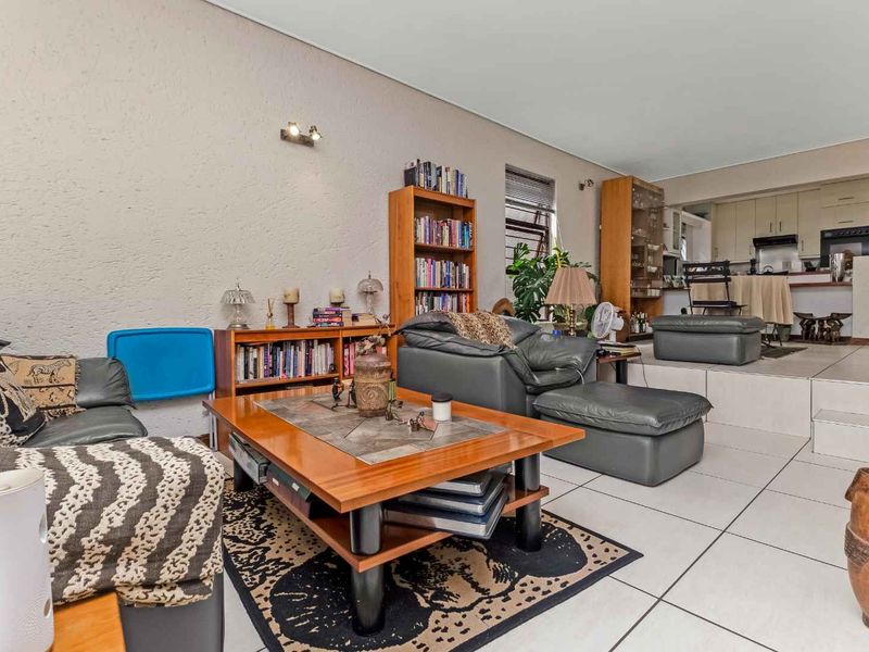 NORTH-FACING, SUNNY LOCK-UP AND GO FOR RENT IN FOURWAYS GARDENS - Photo 10