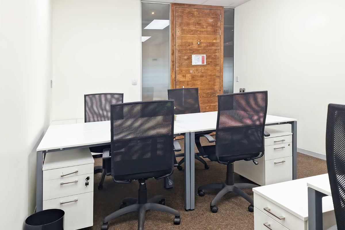 Private office space for 3 persons in Regus Lynnwood Bridge - Photo 4