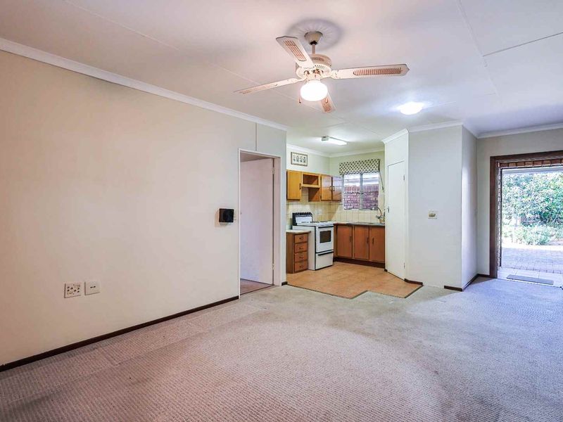 RETIRE IN COMFORT, SECURITY & PEACE OF MIND - CHARMING 1-BEDROOM HOME IN LYNNWOOD RETIREMENT VILLAGE - Photo 8