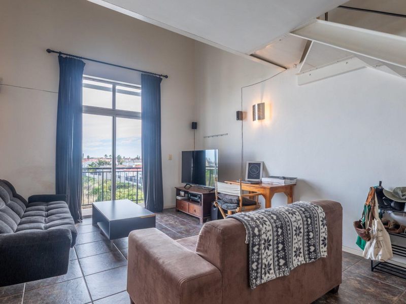 Spacious Loft Living Near Canal Walk - Photo 6