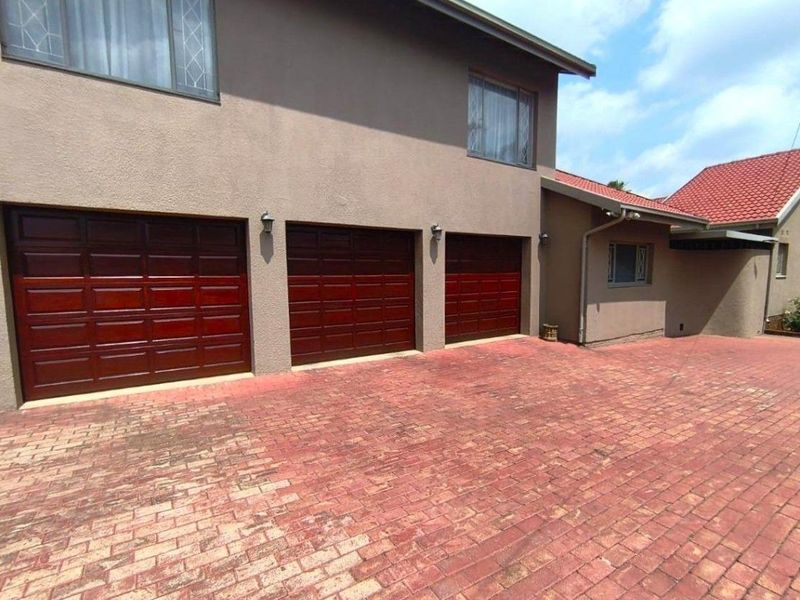 Multi Generational Family Home - Photo 3