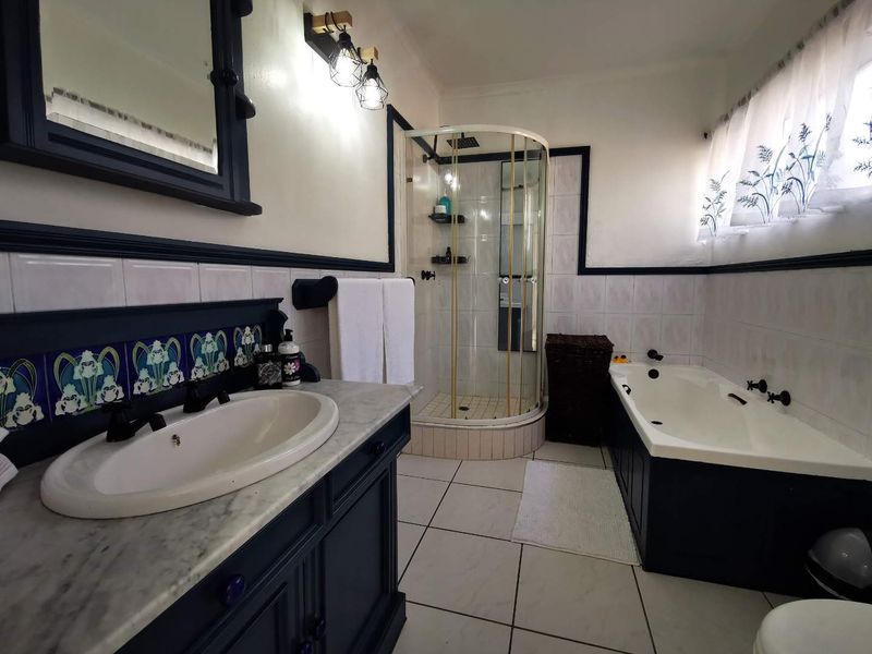 Exceptional Family Estate with Cottage, Flatlet & Entertainment Facilities - Photo 10