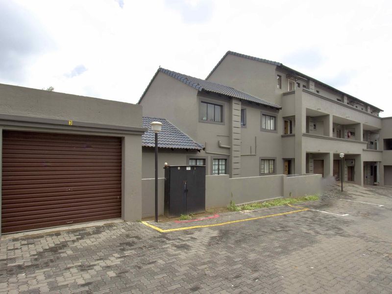 Spacious 2Bedroom 2 Bathroom apartment - Photo 2