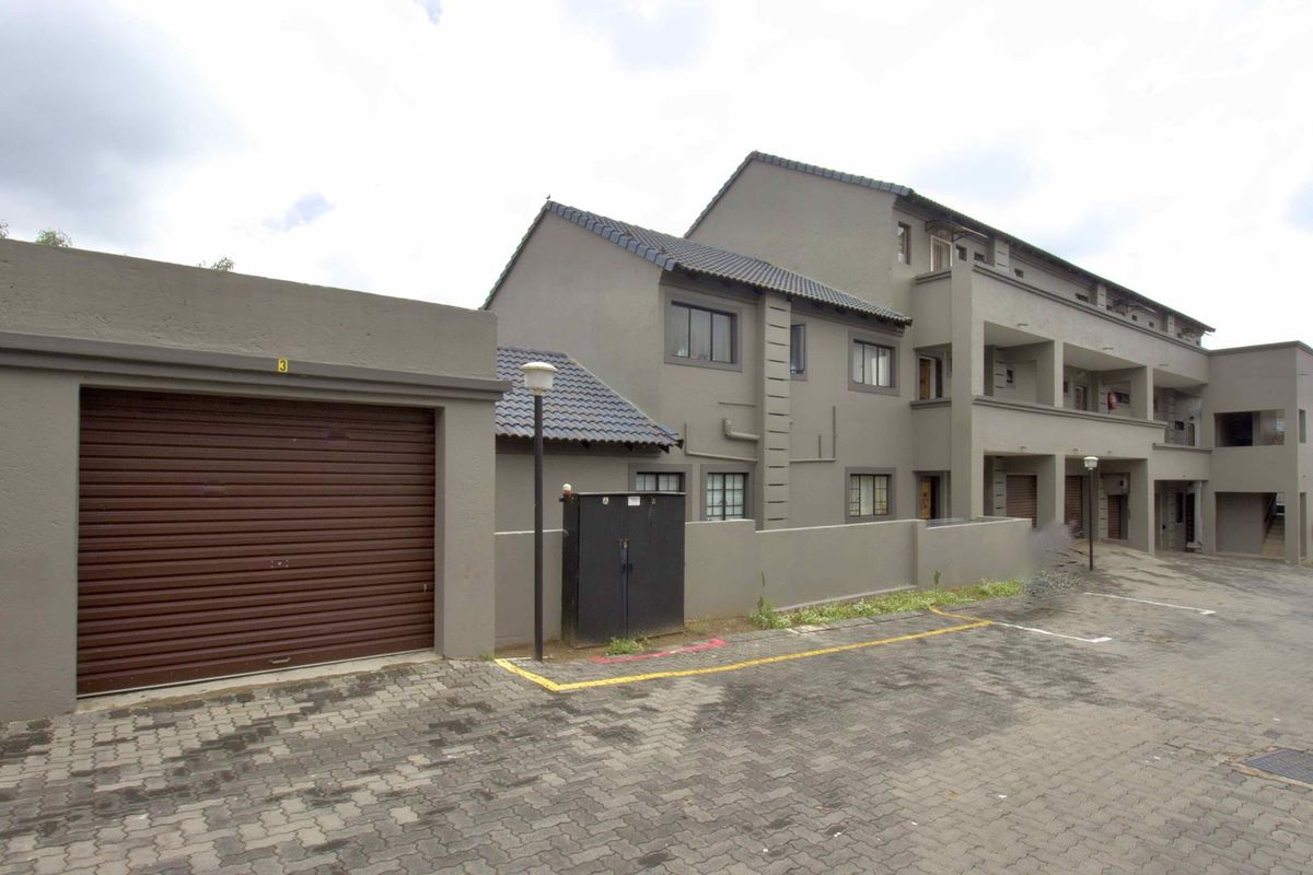Spacious 2Bedroom 2 Bathroom apartment - Photo 2
