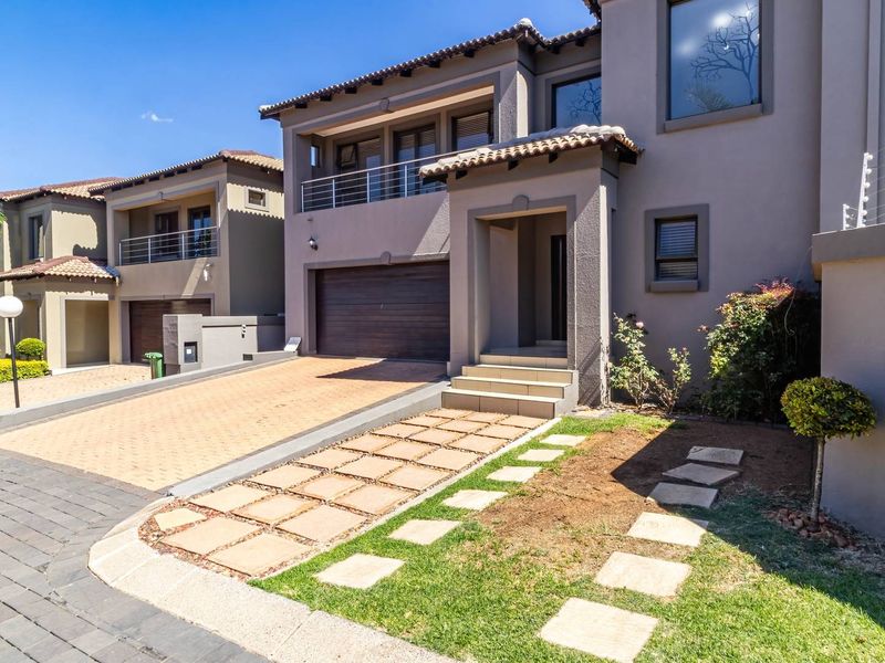 Spacious Family Home with Exceptional Entertainment Areas in Meyersdal - Photo 4