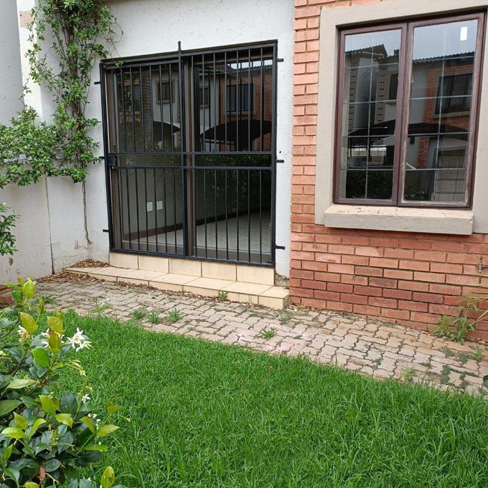 Property #2078112, Townhouse Pending Sale in Zwartkop
