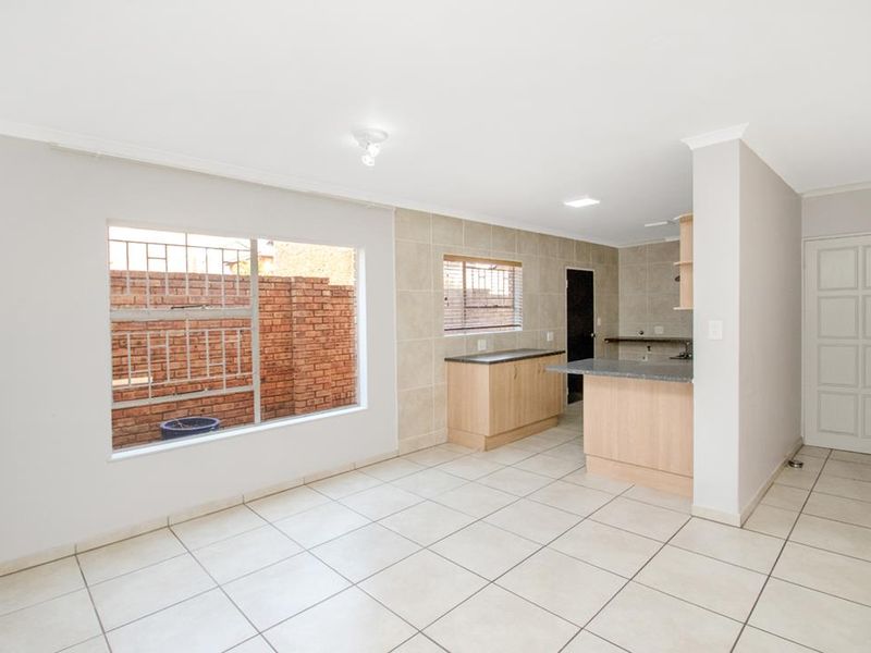 Neat 3 bedroom 2.5 bathroom home for sale in Honeydew Manor - Photo 7