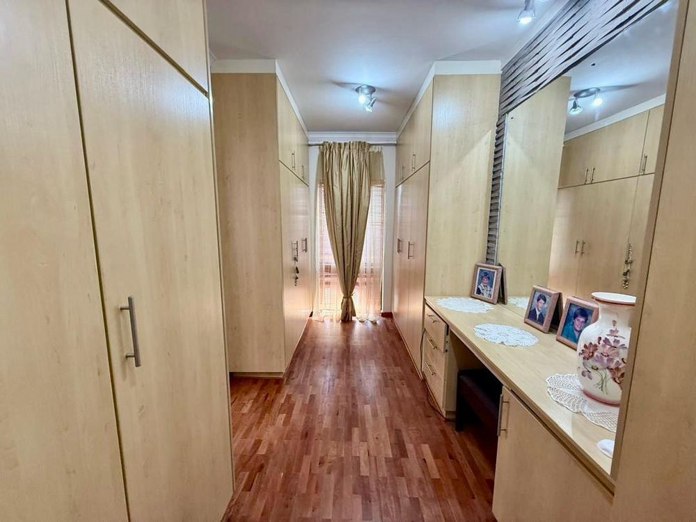 Main bedroom with walk-in closet