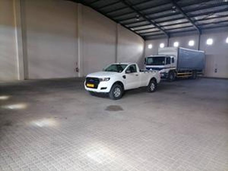 Warehouse to let - Photo 3