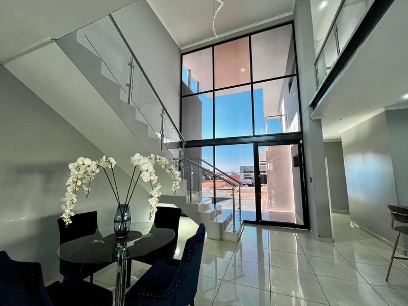 Luxurious 5-Bedroom House in Six Fountains Estate - Photo 8