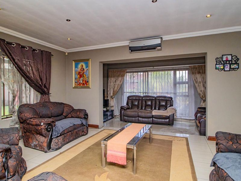 Your Ideal Home: Elegance, Convenience, and Comfort! - Photo 8