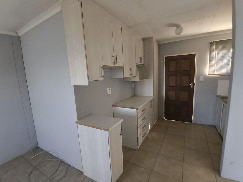 Cozy 3-Bed, 1-Bath Family Home with Massive Yard & Endless Potential! - Photo 6