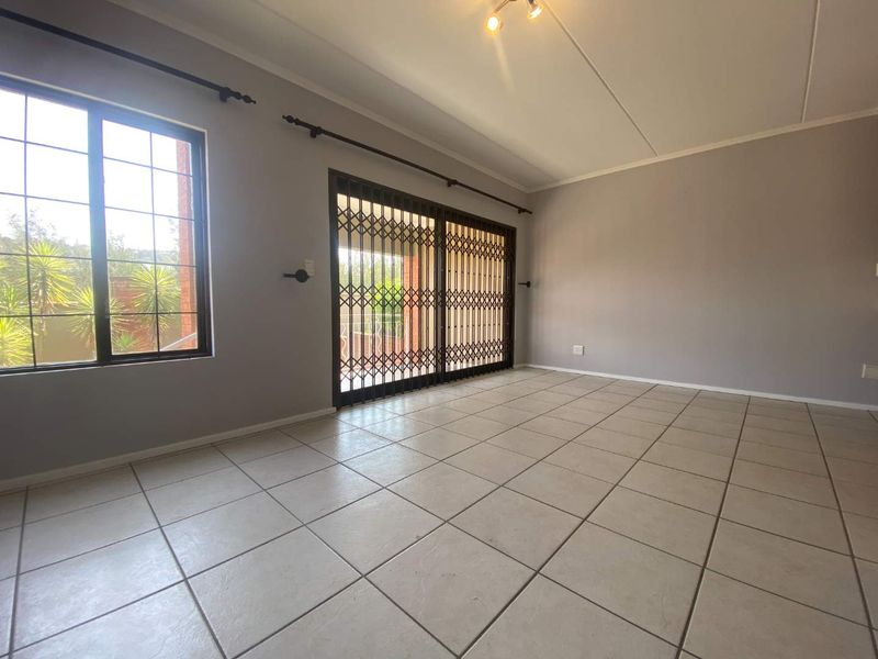 Ground Floor Gem with Private Garden & Pet Friendly Living - Photo 9
