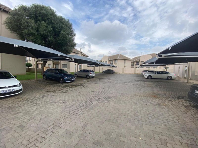 2 Bedroom Apartment for sale - Photo 2