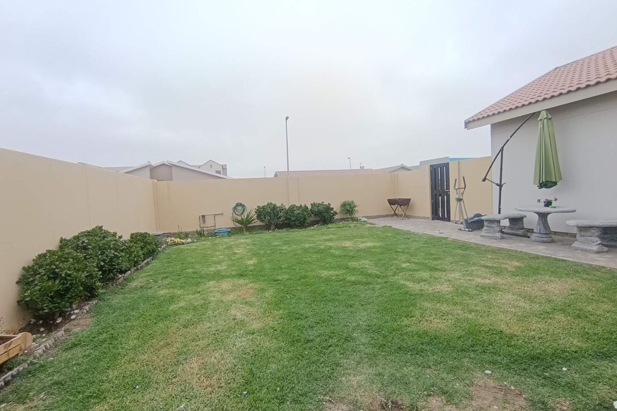 Family home for sale in Ocean View - Swakopmund - Photo 3