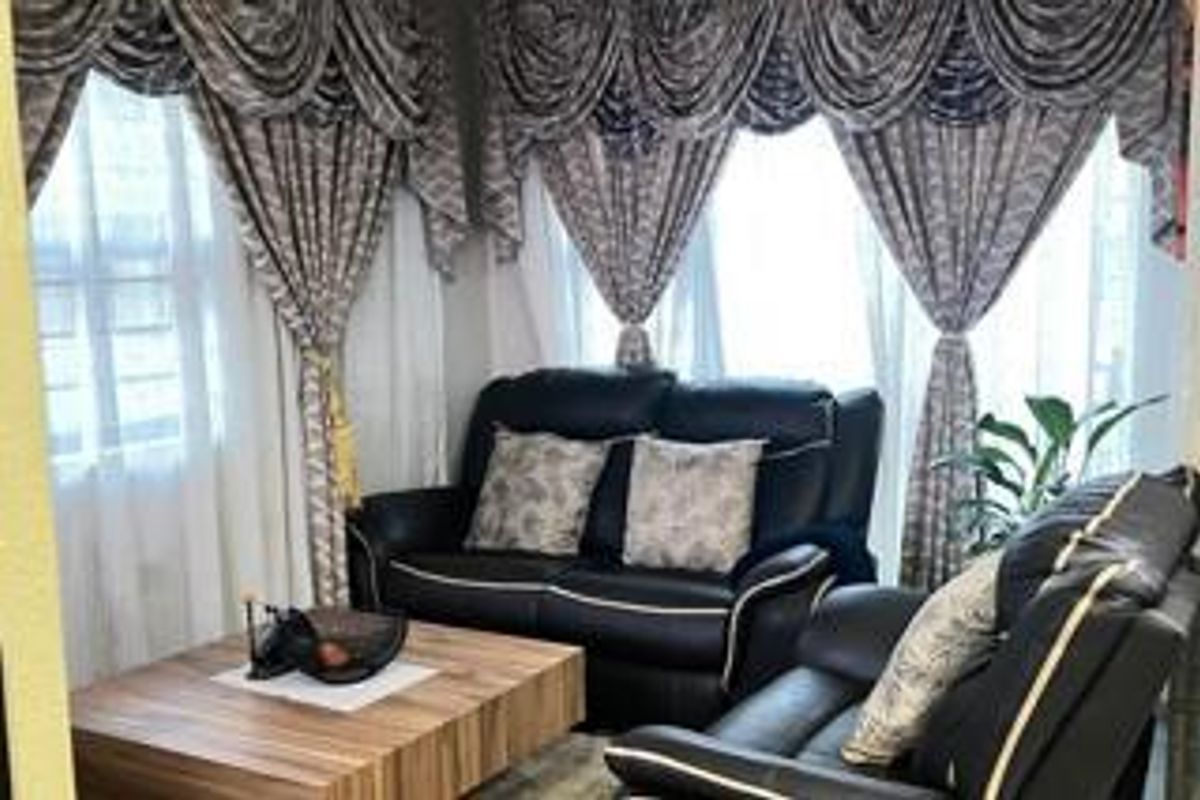 Sophisticated Suburban Living: Secure Family Residence in Albertsdal Estate - Photo 5