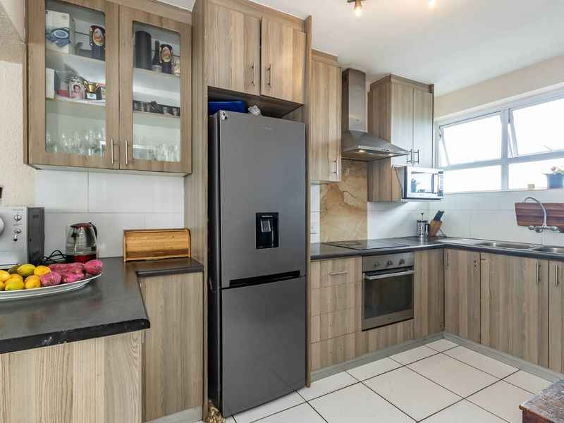Lock up and go 2 Bed Apartment in the heart of Plumstead - Photo 2